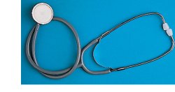 FONENDOSCOPIO LEGGERO PIATTO CON MEMBRABA ARCHETTO BIAURICOLARE PER AUSCULTAZIONE CON MOLLA ESTERNA - Farmacia Castello Srl
